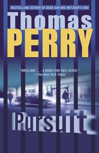 Pursuit: A Novel von Random House Trade Paperbacks