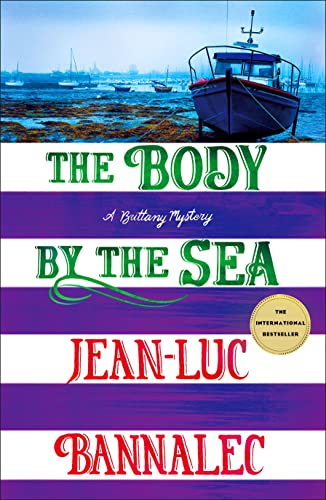Body by the Sea: A Brittany Mystery (Brittany Mysteries, 8, Band 8) von Minotaur