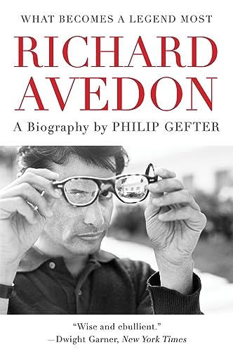 What Becomes a Legend Most: A Biography of Richard Avedon von Harper Perennial