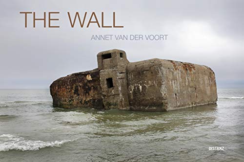 THE WALL: (englisch) von Distanz